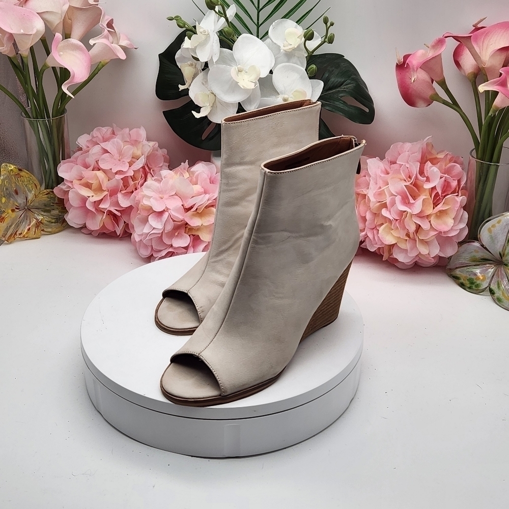 Beast Fashion Wedge Peep Toe Leather Booties Size 9 - Picture 3 of 14